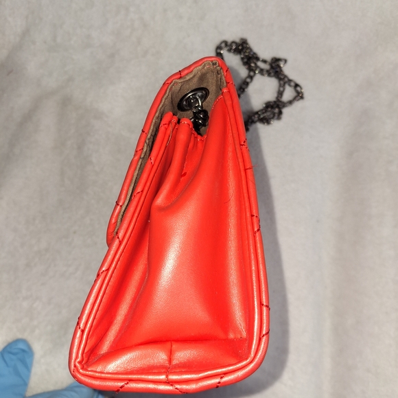 Red Quilted Chain Shoulder Bag - Picture 4 of 5